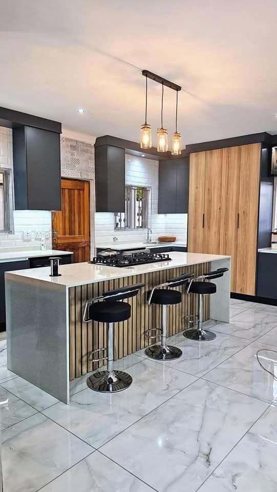 Dual-tone island with bar seating
